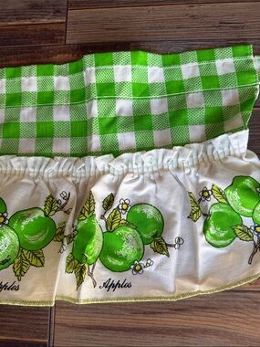 Vintage Green & White Gingham Green Apple Swag Curtain Valance Country Cottage